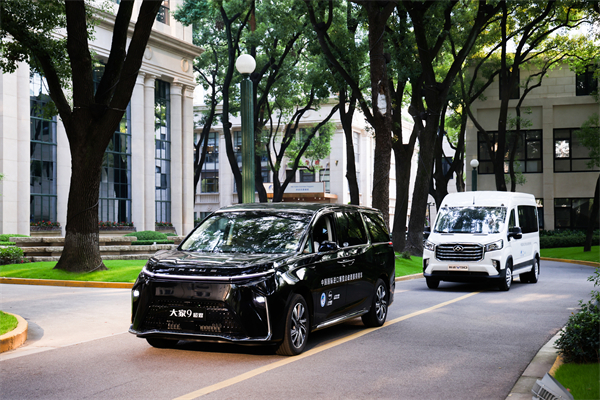上汽集團向進博會交付750輛“政要接待用車”