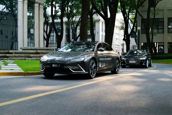 上汽集團向進博會交付750輛“政要接待用車”
