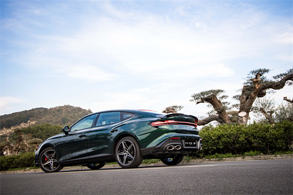 B級(jí)運(yùn)動(dòng)轎車新標(biāo)桿來(lái)了，MG7 2025款智能登場(chǎng)，限時(shí)一口價(jià)11.29萬(wàn)元起